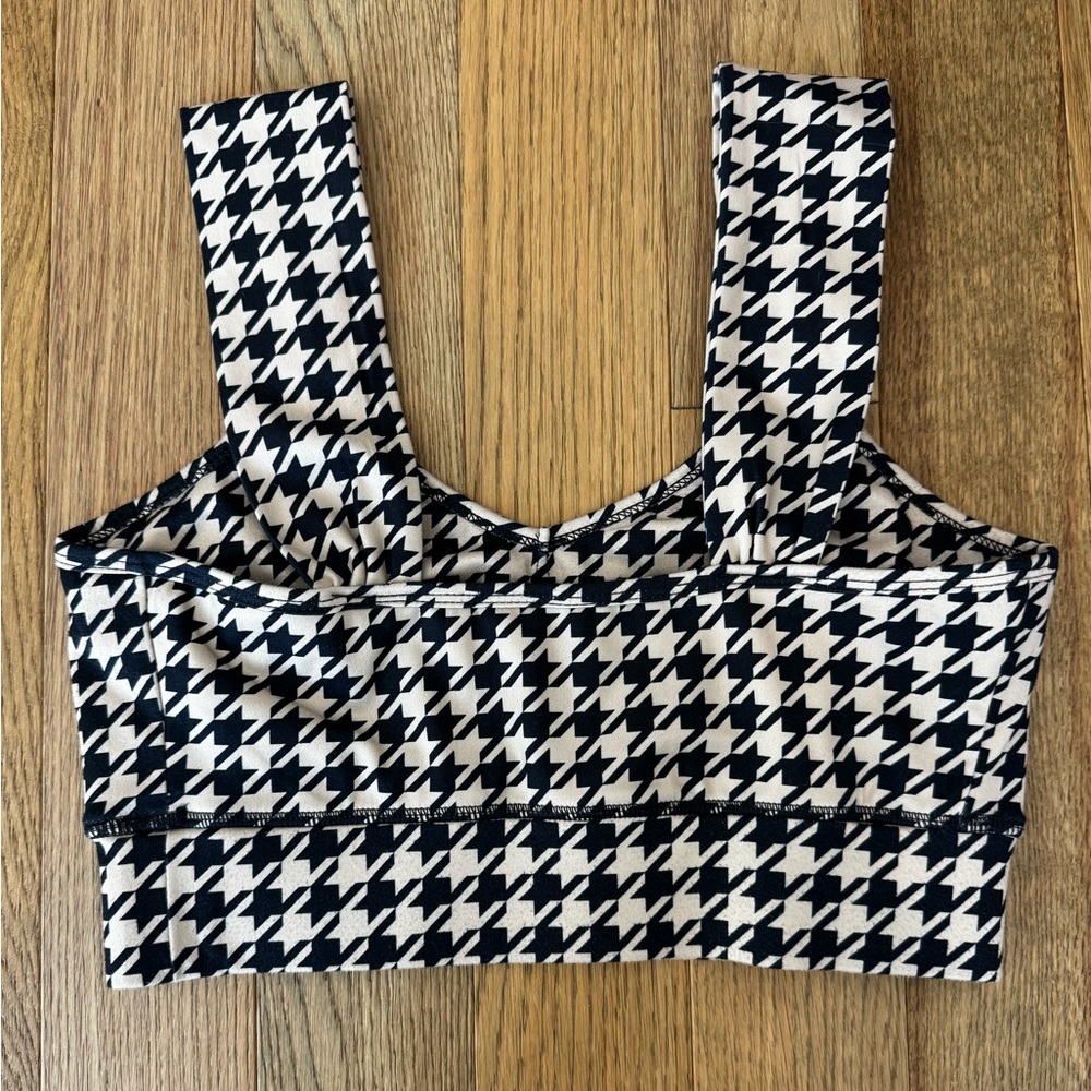 🖤🤍 Houndstooth Black & White Athletic Set – Sports Bra + Leggings (XS–S Est.) 🤍🖤 - Picture 4 of 10